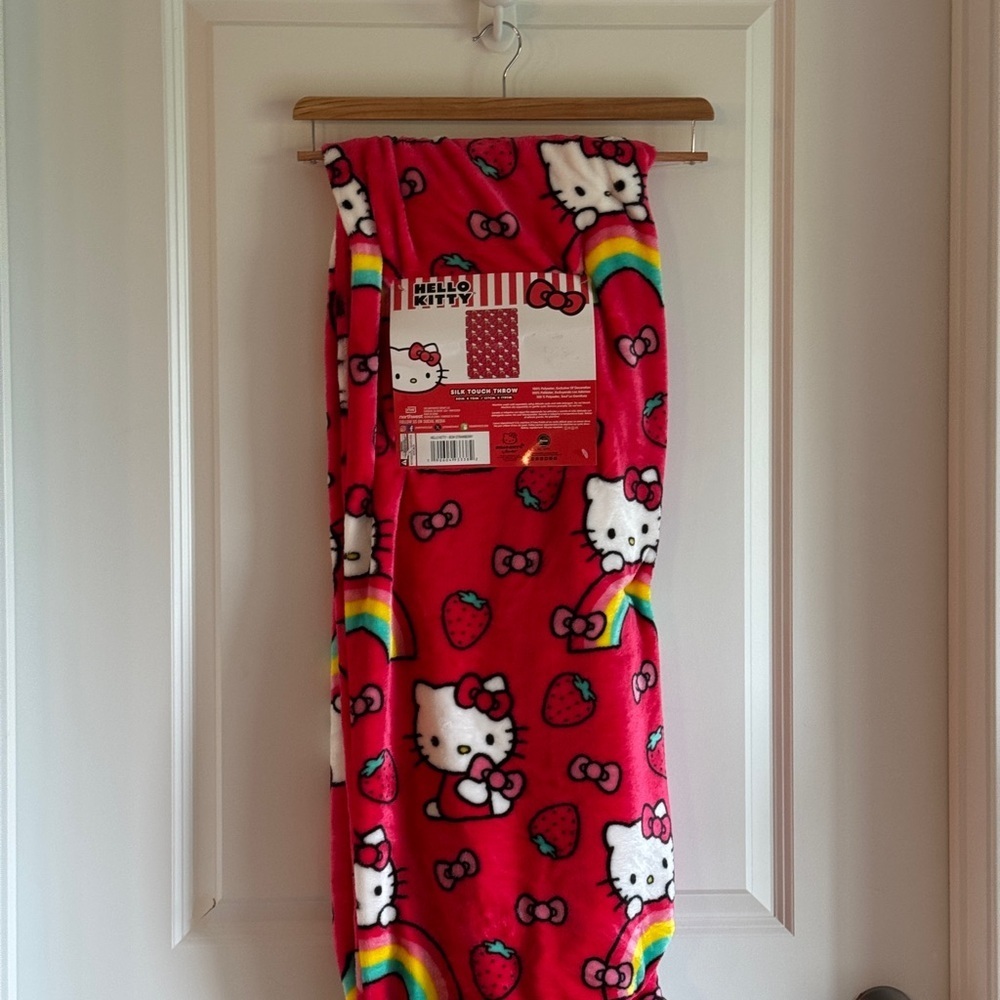 Hello‎ Kitty Pink and Red Strawberry blanket - Picture 9 of 10